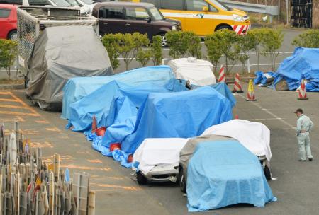 １２台追突、炎上 ２人死亡、７１人けが