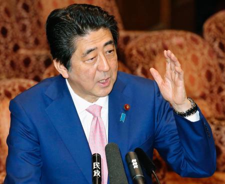 安倍首相、消費増税の再延期検討＝世界経済動向見極め—衆参同日選も選択肢