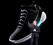 ナイキ、自動ひも調整靴公開 映画「バック・トゥ・ザ・フューチャー」が現実に (1/2ページ)