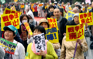 安保法成立から半年、反対派が集会 全国各地でデモ