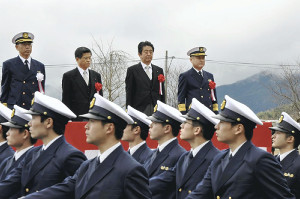 首相、海保学校卒業式で「平和守る役割は重要」 2016年03月19日 23時31分
