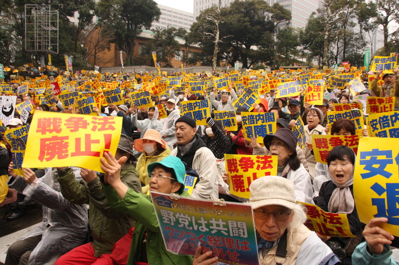 「やっぱりノー」 成立半年、各地でデモ