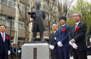ディーン・フジオカ、大阪の五代像除幕式に来た