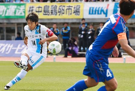 シャツ入れてシュートもいれた！鹿島・金崎「自分のスタイル」貫き２発