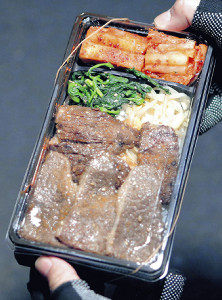 清原被告が報道陣に弁当差し入れ「お肉が柔らかくて高級な味」