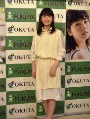 朝ドラヒロインの“娘”がビキニ姿初披露で赤面！