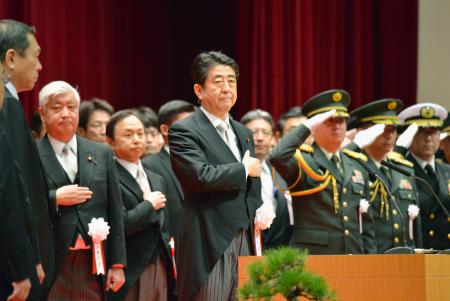 安保法施行へ「周到に準備」＝防大卒業式で安倍首相訓示—任官拒否、倍増の４７人