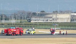 小型機が前のめり着陸か、鹿児島 - 機体一部破損、けが人なし