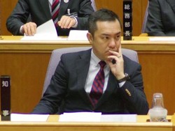 三重知事、「日本一安い給与」やめます 条例が廃止