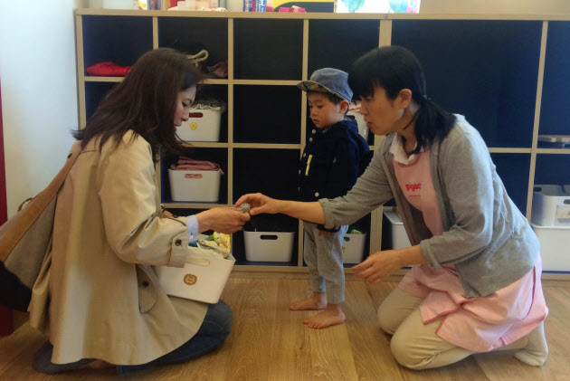 待機児童、企業も悩む 「保活」を手助け 「復帰遅れる社員いる」7割に 日経調査