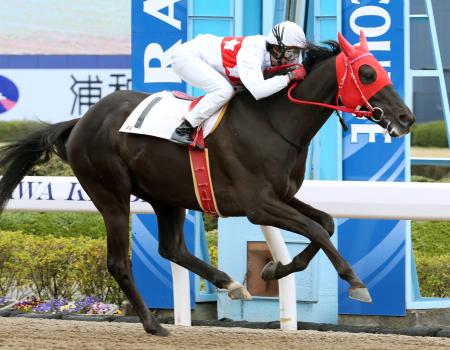 藤田菜七子、逃げ切り初勝利「ありがとうのひと言」