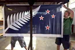NZ国旗、現状維持56% 国民投票速報