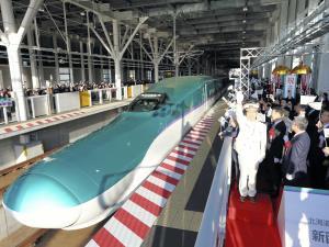 北海道新幹線が開業…上下線で始発列車が発車 2016年03月26日 12時16分