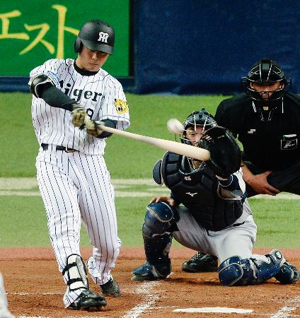 虎・金本監督が初白星で笑顔「能見の『完投するつもりが悔しい』のほうが…」