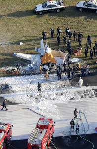 大阪・八尾空港で小型機が墜落・炎上、４人死亡 2016年03月26日 21時27分