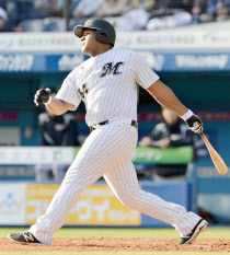 ロッテ・デスパイネが「猛打賞」、日ハム破る