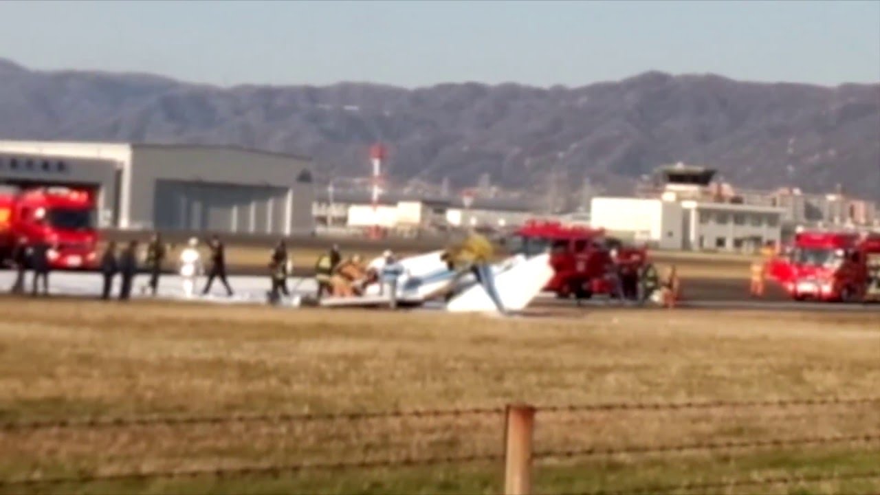 小型機墜落、４人死亡＝大阪・八尾空港に着陸時－滑走路脇で炎上