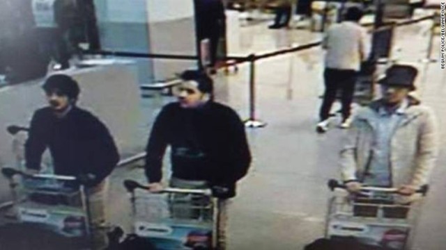 ベルギー連続テロ 「白い服の男」の行方追う、空港から逃走