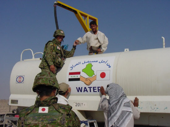 安保法あす施行 首相、参院選にらみ法適用の先送りも