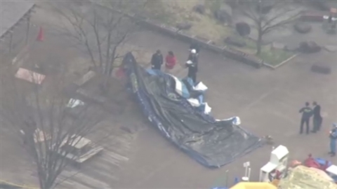 突風で滑り台倒れ児童ら11人けが