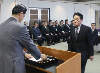 地村さん、お疲れさま 小浜市役所を定年退職