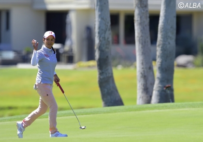 「いい流れ作れた」宮里藍、5アンダー単独首位でホールアウト!