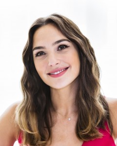 ワンダーウーマンの雄叫びは出産で学んだ！ガル・ガドット、新たな女性ヒーローの魅力を語る