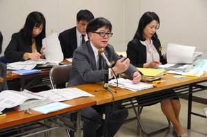 教科書謝礼金問題 延べ７１人受領認める