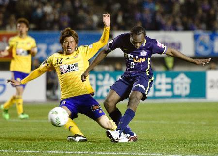 浦和、3連勝で暫定首位浮上 広島は3発快勝で初の連勝