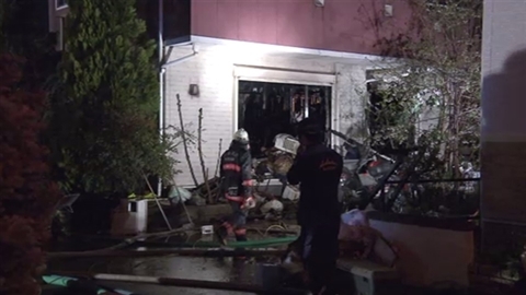 住宅火災で２人死亡、不明の８３歳母らか 埼玉・吉見