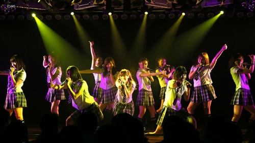 大島優子らＡＫＢ2期生、涙の10周年公演