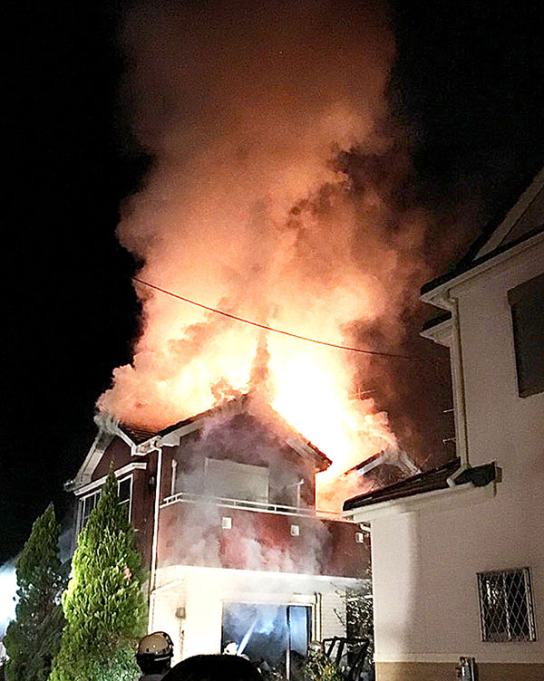 埼玉で住宅全焼、焼け跡から男女２遺体 2016年04月03日 19時18分