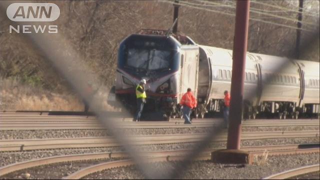 列車脱線し2人死亡30人負傷 米