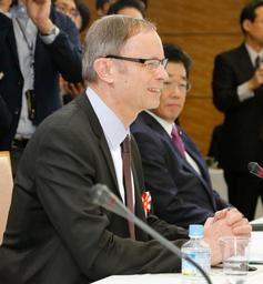 ティロール氏、世界的な低金利環境など議論 国際経済分析会合