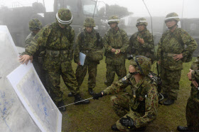 発見人数を１人と訂正 不明空自機の捜索で
