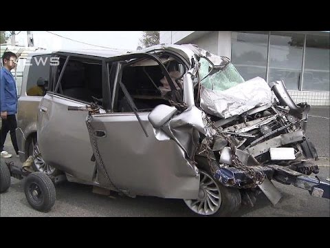 トラックと衝突、乗用車の19歳男性2人死亡 2016年04月10日 15時39分