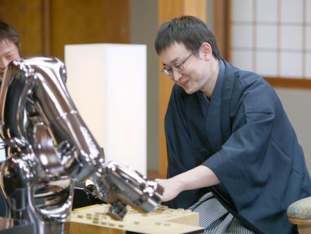 電王戦:将棋ソフトが85手で先勝 山崎八段降す