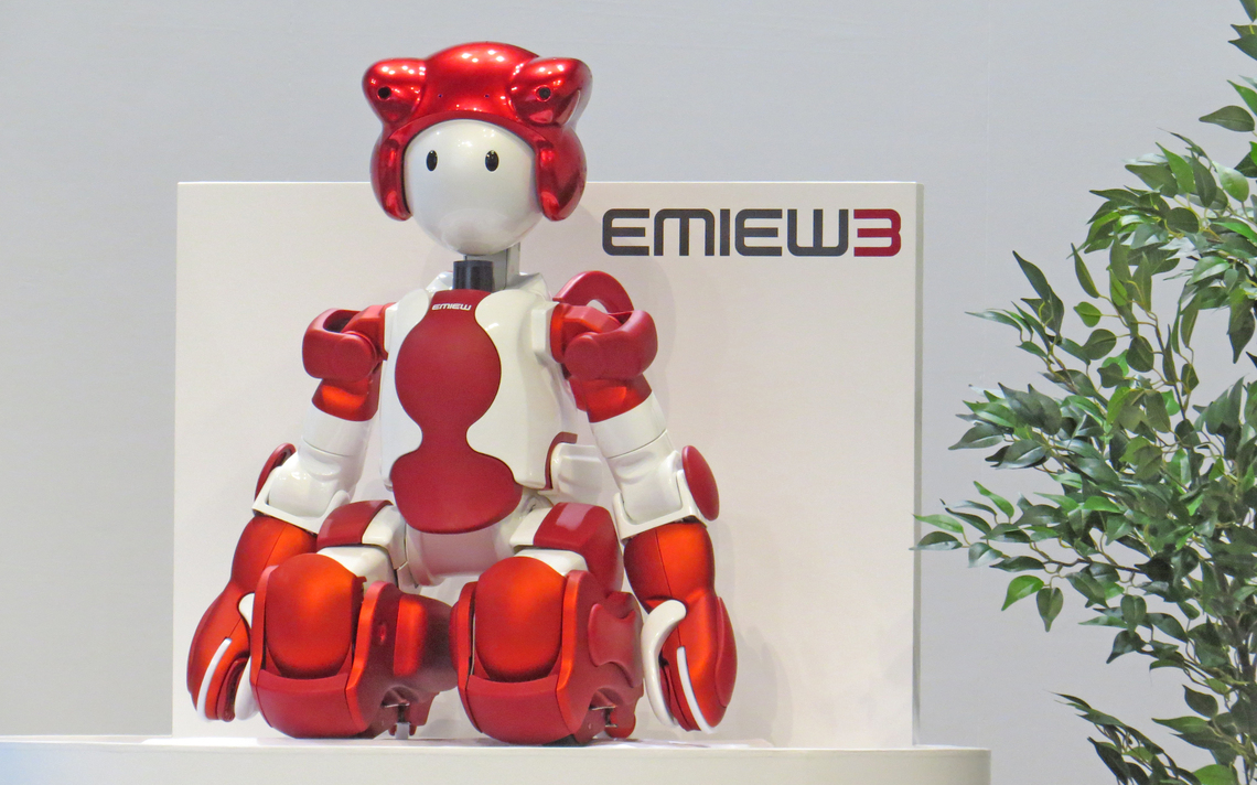 日立が作った「超積極的」接客ロボットの実力