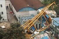 クレーン倒壊、１８人死亡＝中国広東省