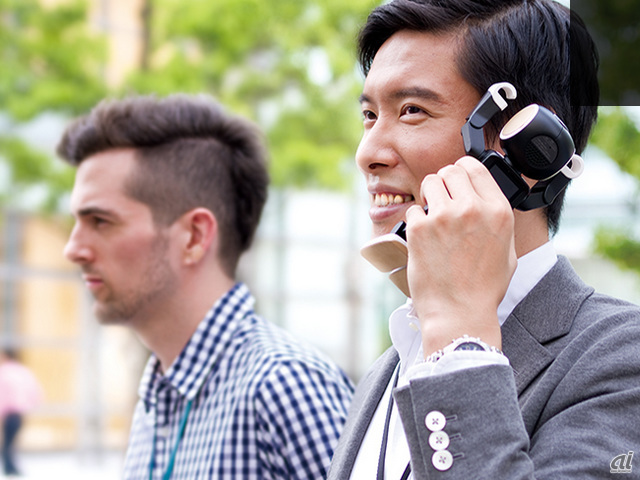 しゃべって二足歩行できるロボット電話「RoBoHoN(ロボホン)」4月14日から予約開始