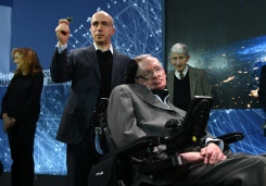 4.37光年先の星系を探査、露富豪とホーキング博士が発表