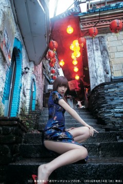 内田理央のチャイナドレス美脚が超セクシー！4年ぶり「ヤンジャン」で水着美尻も披露！