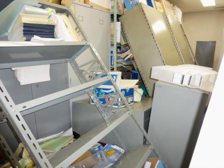 「ドン」経験ない揺れ 熊本地震、家屋倒れ道路陥没