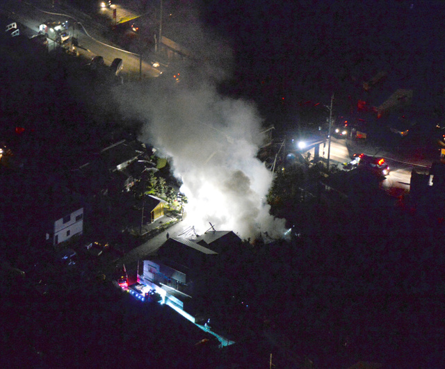 熊本震度７ 「経験ない揺れ」 各地で火災、余震続く