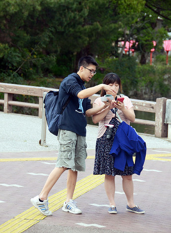 「あっつ〜い」県内各地で夏日 高知市27.2度、6月中旬並み /高知