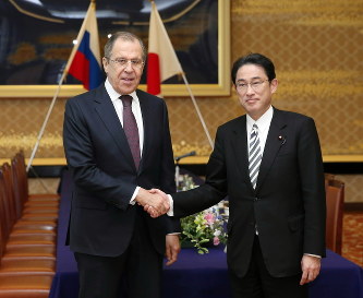 日露平和条約交渉 5月の首脳会談後、次官級で早期に協議 外相会談で一致