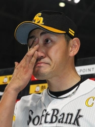 ソフトバンク内川泣いたV弾!熊本地震被災地へ届け