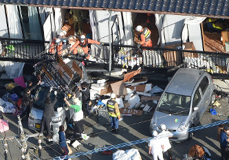 熊本地震:未明に本震 新たに19人死亡、死者28人に