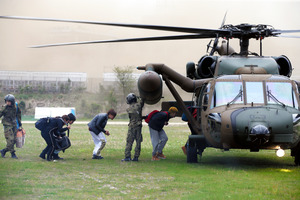 自衛隊派遣、2万5千人に増強へ 90万食分の食料確保