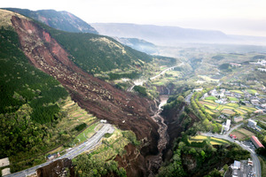 震源域、阿蘇へ広がる 熊本・大分・福岡・佐賀で被害